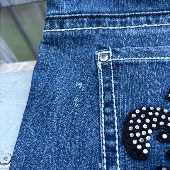 Red Rivet Distressed Jeans Fleur de Lis Rhinestone Pockets Size 13 - Picture 8 of 8